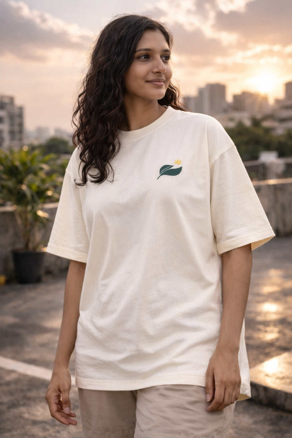 Move Daily Unisex Oversized T-Shirt – Minimal Leaf Icon Design | Off-White